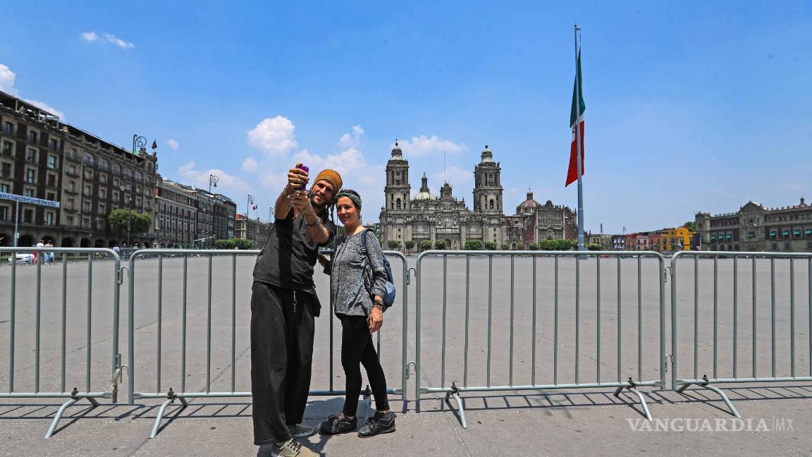 $!Coronavirus: El emblemático Zócalo de Ciudad de la CDMX luce desértico por el COVID-19