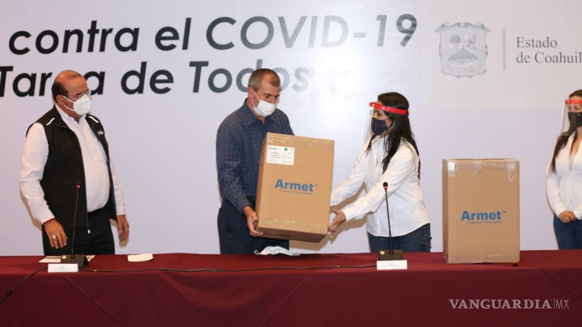 Agradece DIF Coahuila la solidaridad: empresa dona mil 500 caretas para empacadores voluntarios