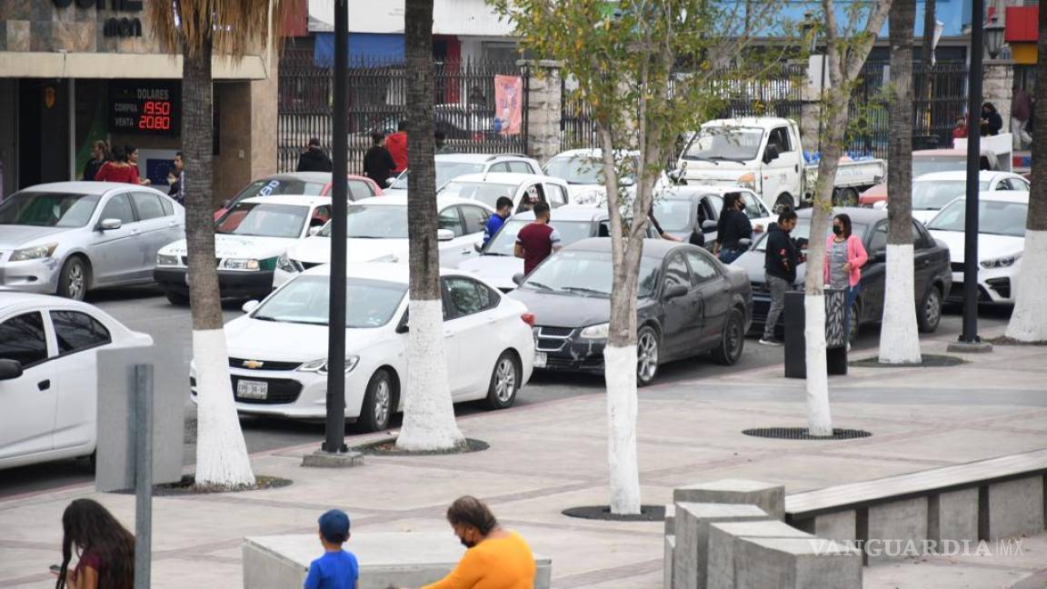 Compras navideñas crean congestionamiento vial en Monclova, recomiendan tomar precauciones