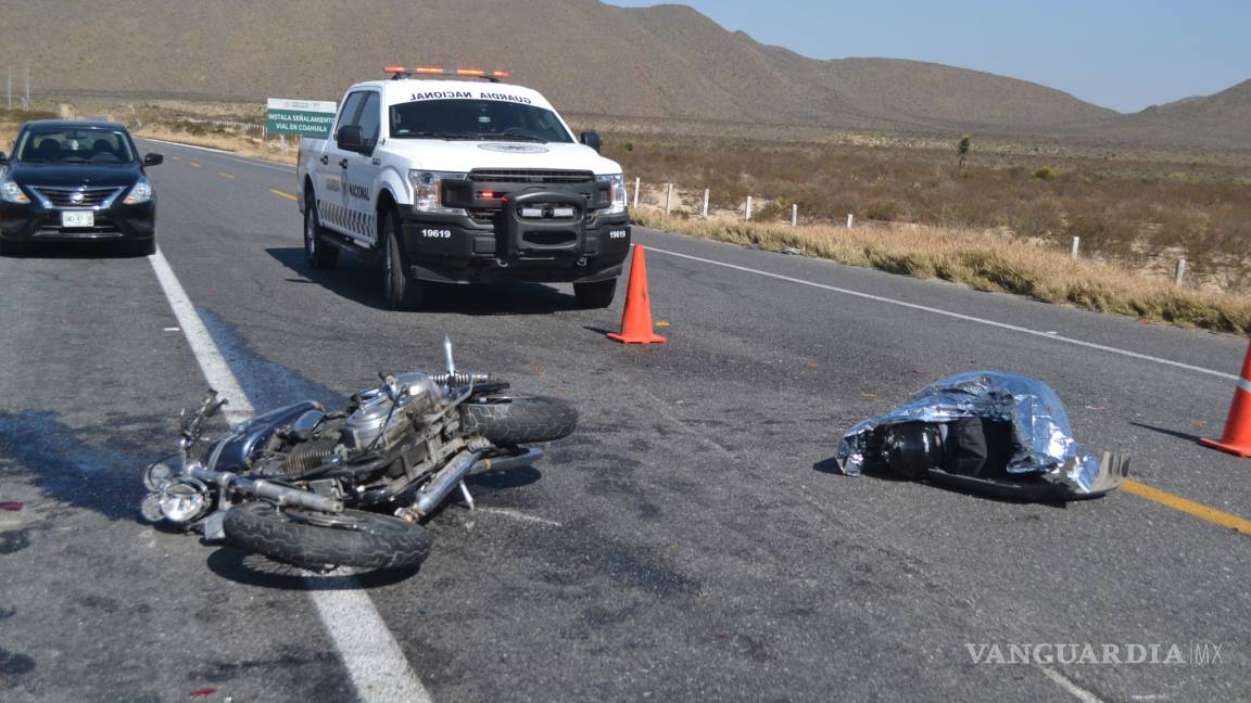 De golpe muere un motociclista, se impacta en camioneta en la carretera Saltillo-Monclova