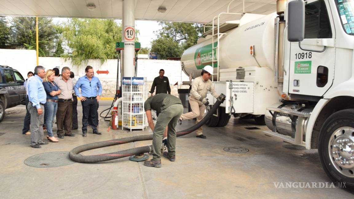 PEMEX entrega donativo de combustible y asfalto a Monclova