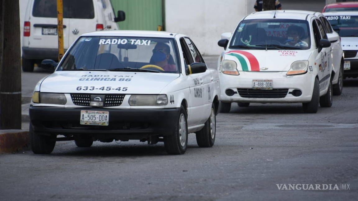 Exigen taxistas de Monclova apliquen la ley contra vehículos Uber e Indriver