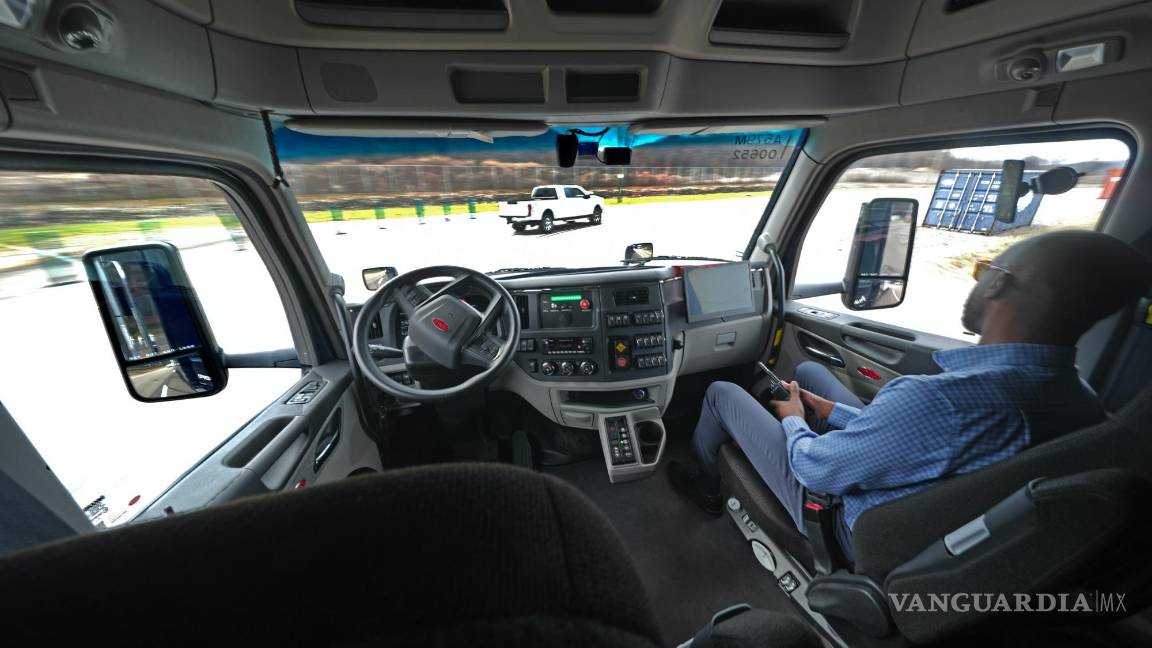 $!El camión, equipado con 25 sensores láser, de radar y de cámara, es propiedad de Aurora Innovation Inc, con sede en Pittsburgh