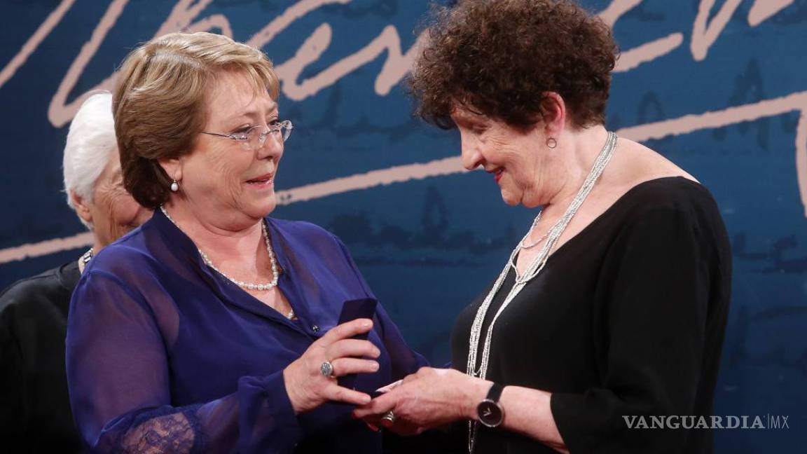 Bachelet entrega a Margo Glantz Premio Iberoamericano Manuel Rojas