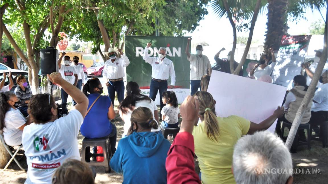 Román Alberto se compromete a revisar el costo del predial y las tarifas de agua potable en Torreón