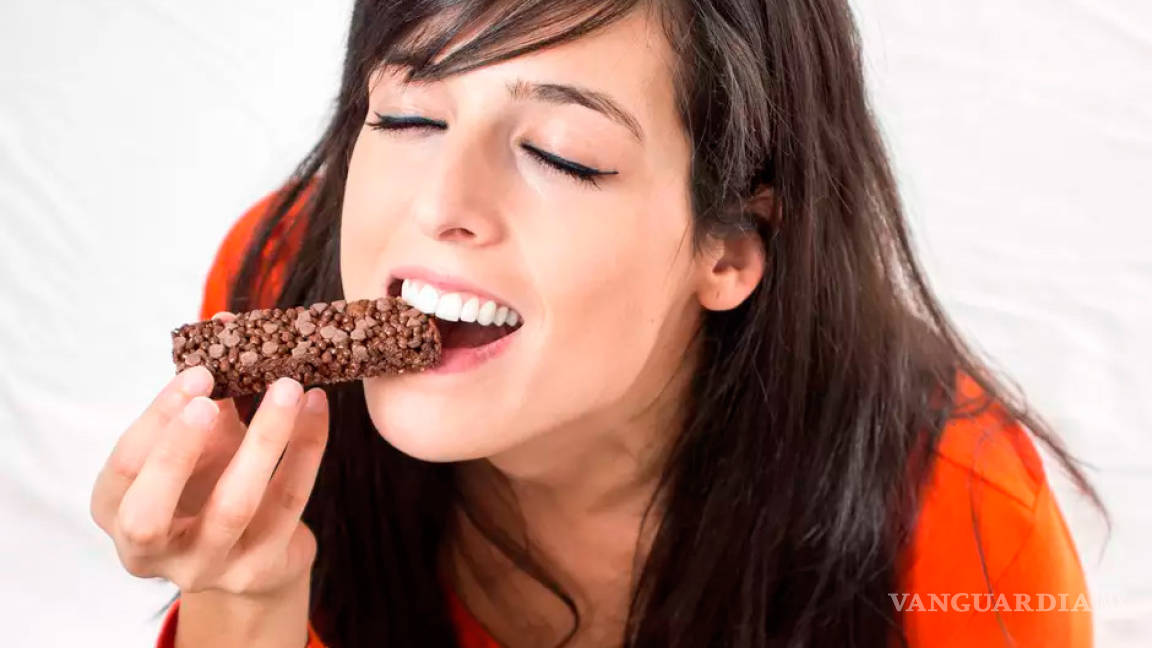 Hábitos que aumentan más el apetito (y tu peso)