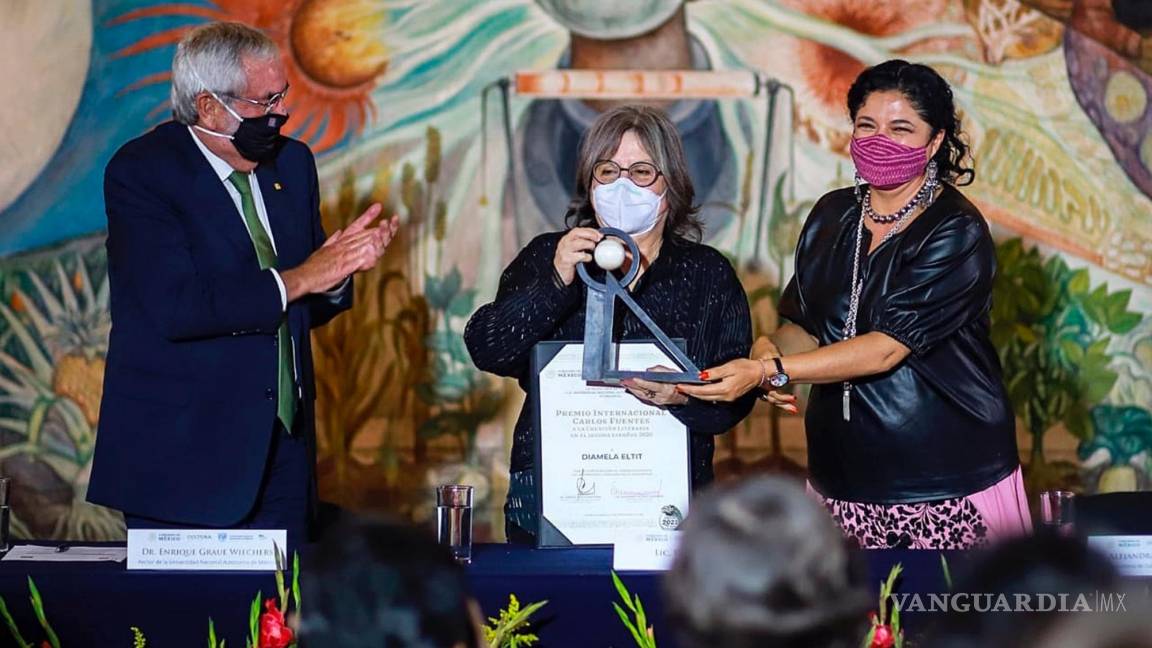 Diamela Eltit recibe el Premio Internacional Carlos Fuentes 2020