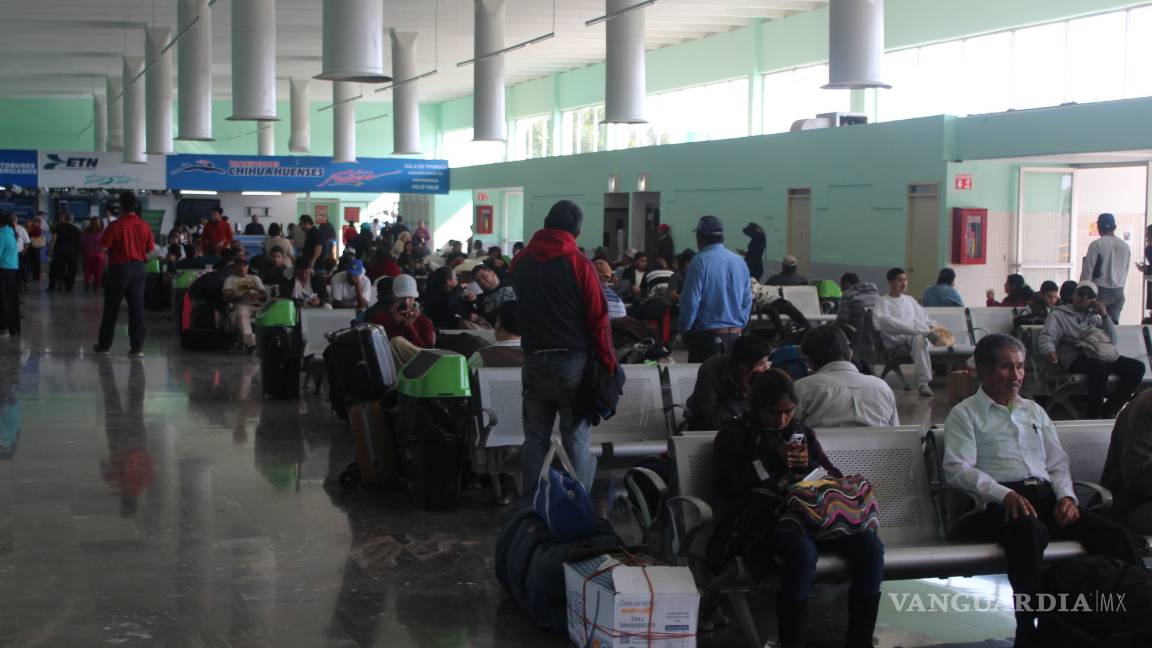 $!Suspenden viajes en centrales de autobuses de La Laguna por bloqueos