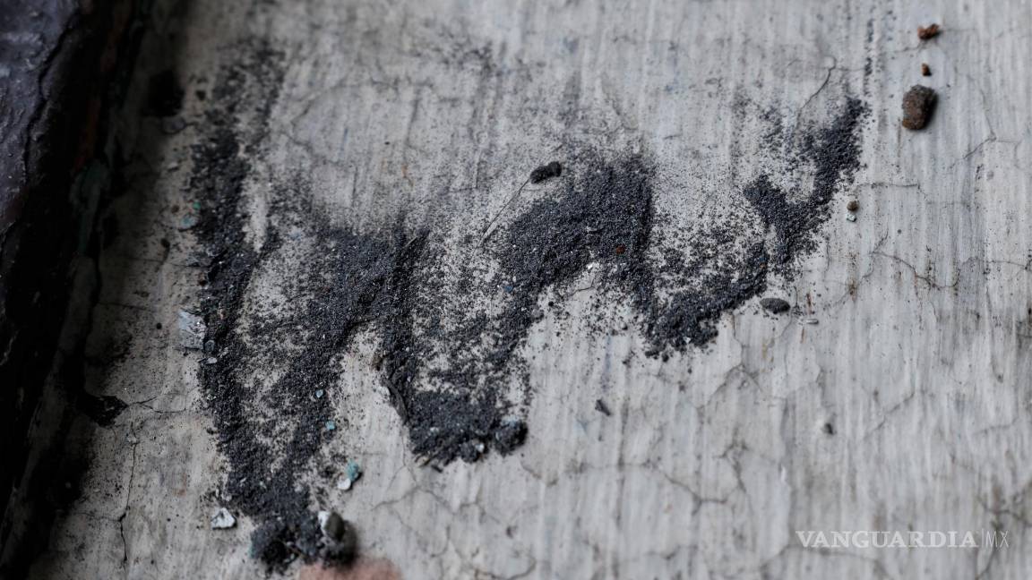 $!Ojos llorosos y dolores de cabeza, además de polvillo que invade las viviendas, es lo que viven a diario los vecinos en los alrededores de Tupy.