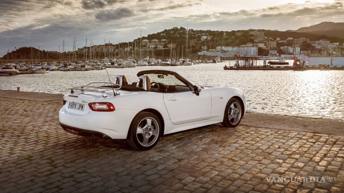 $!Fiat 124 Spider Lusso: la vuelta de un legendario al segmento roadster