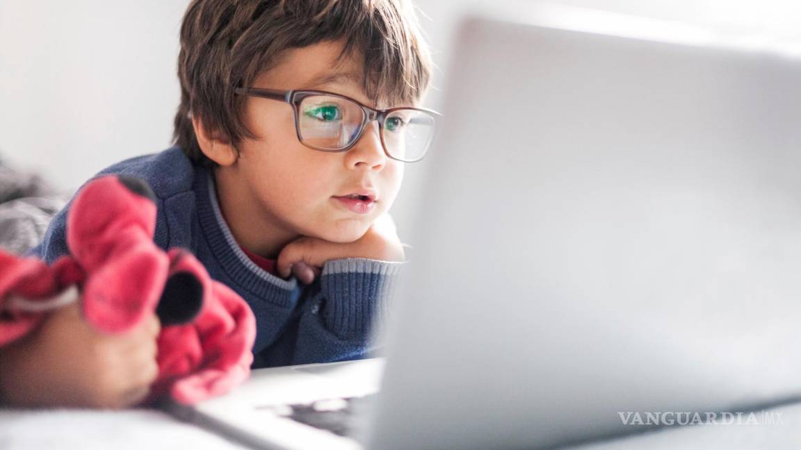 10 síntomas que pueden decirte si tu hijo tiene problemas de visión en la escuela