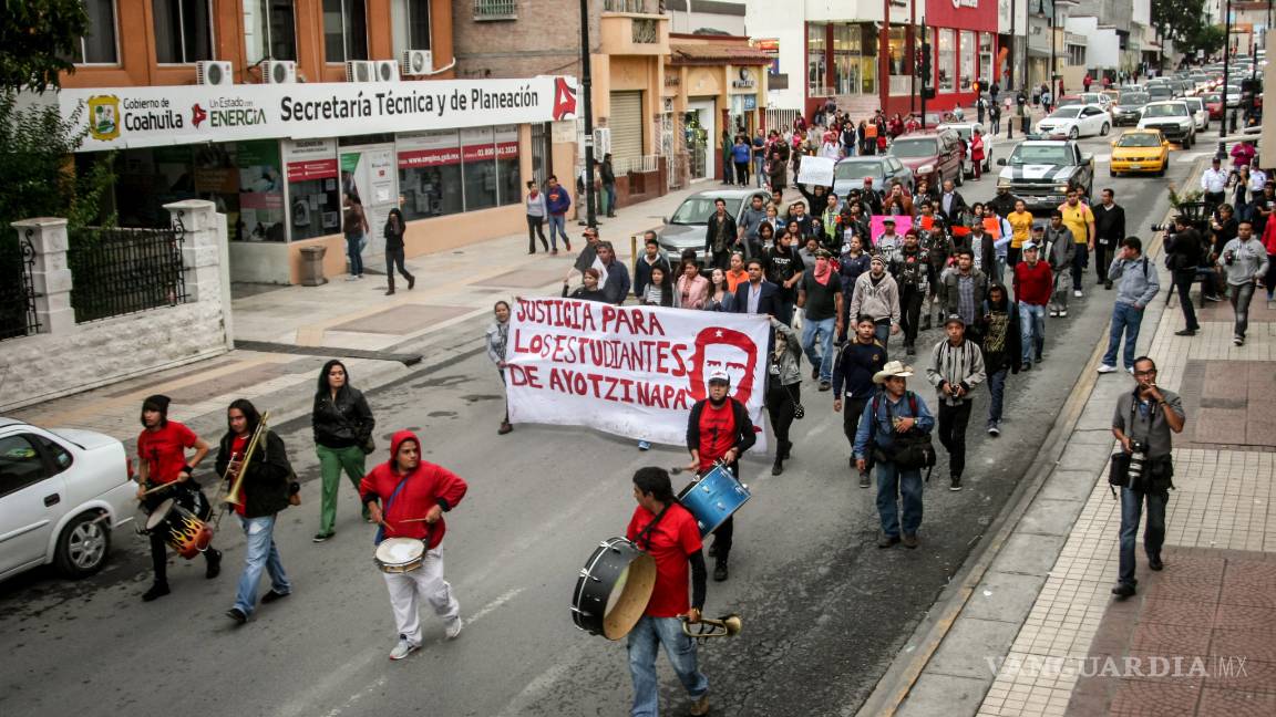 $!Saltillo marcha una vez más para recordar la desaparición de los 43 estudiantes