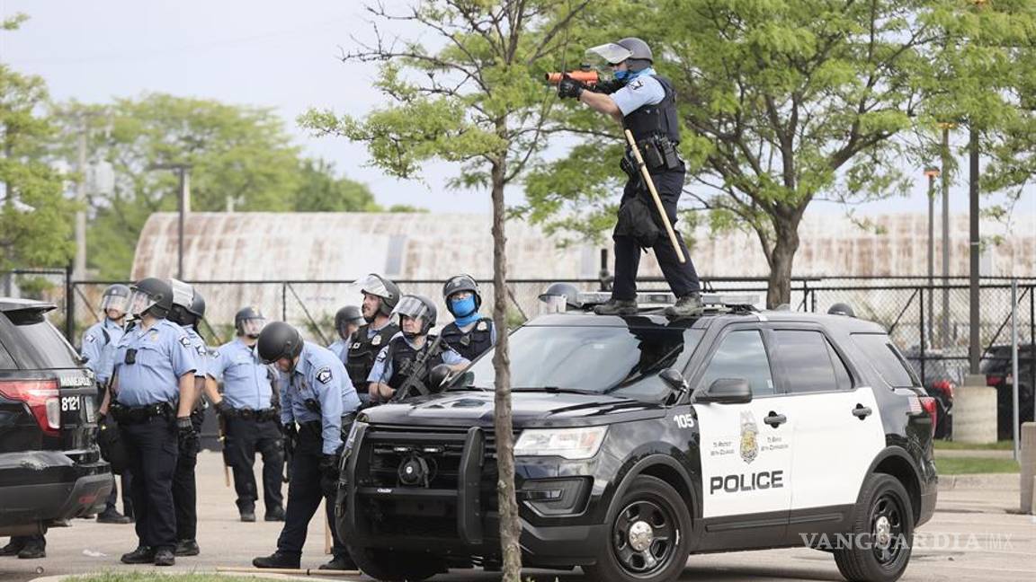 $!Violentas protestas y saqueos en Minneapolis por la muerte de George Floyd por abuso policial (fotos)