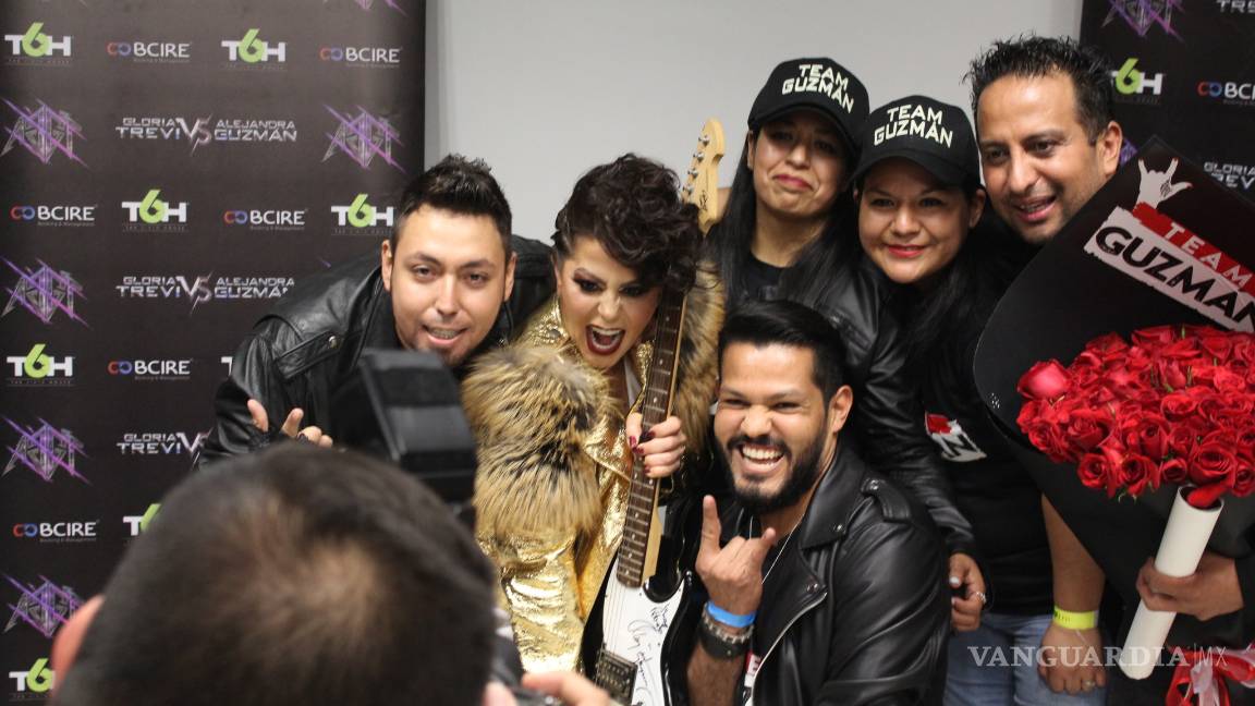 $!Fans sorprenden a Alejandra Guzmán y La Arena la reconoce