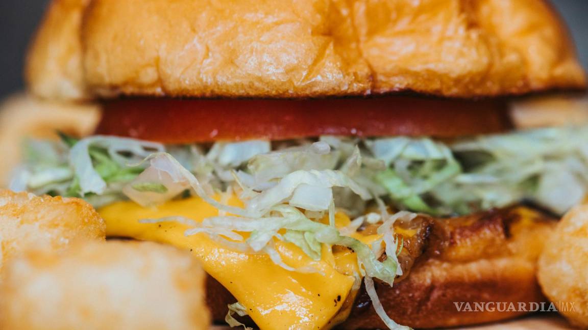 ¡Deléitate con estas cuatro irresistibles recetas de hamburguesas caseras!
