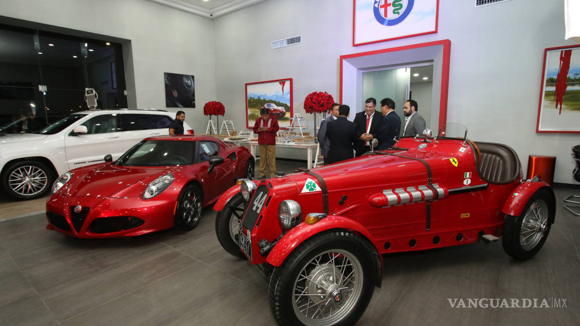 Presidente de Fiat Chrysler México inaugura agencia Alfa Romeo &amp; Jeep en Saltillo