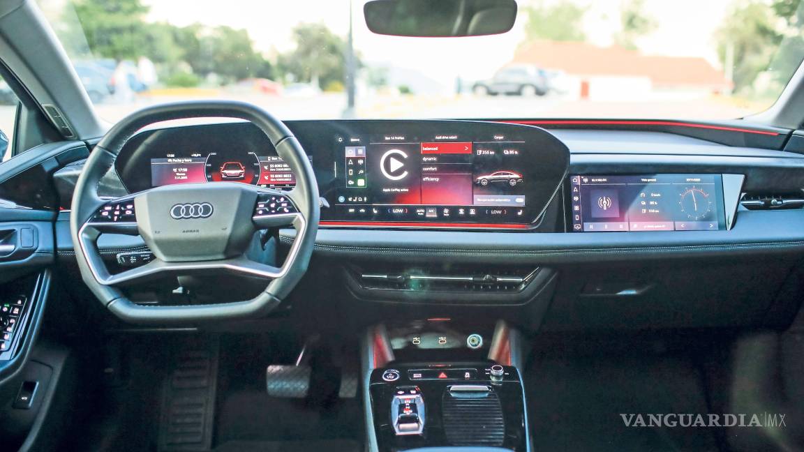 $!El interior destaca por sus tres pantallas digitales, techo panorámico inteligente y un enfoque tecnológico de primer nivel.