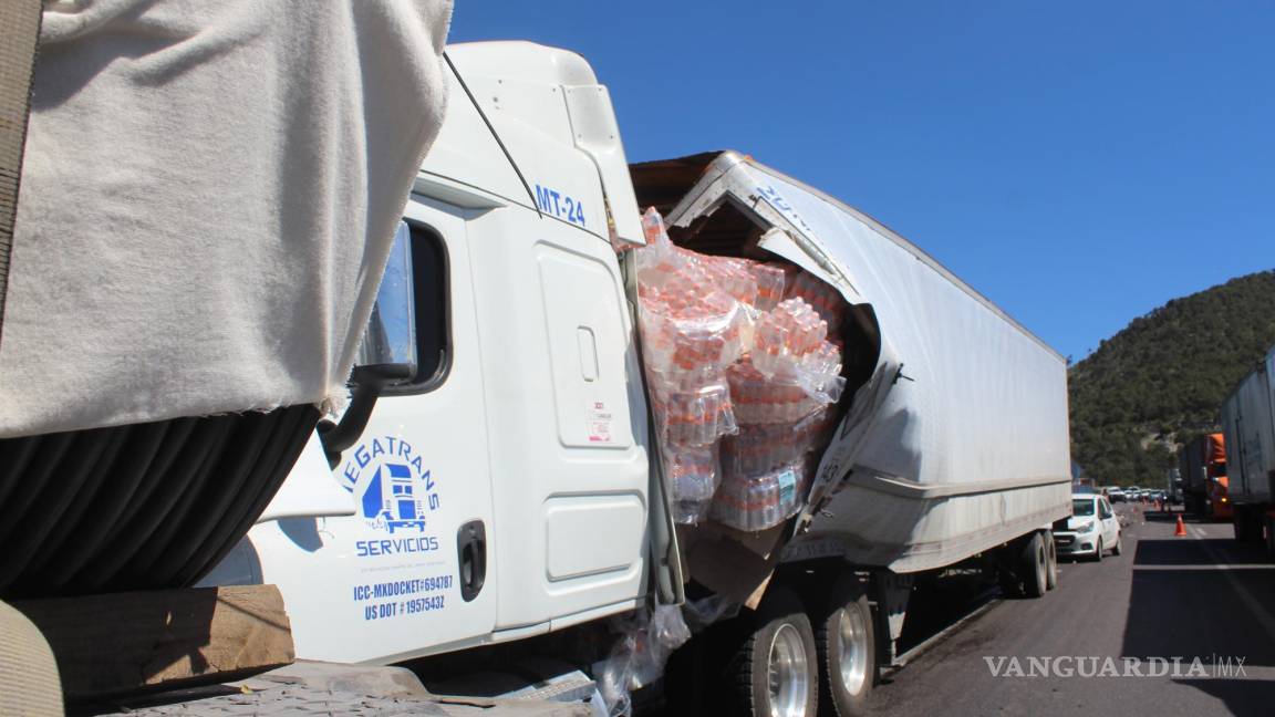 Imprudente trailero choca en Los Chorros contra otro tráiler; no hubo lesionados