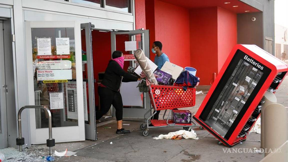 $!Violentas protestas y saqueos en Minneapolis por la muerte de George Floyd por abuso policial (fotos)