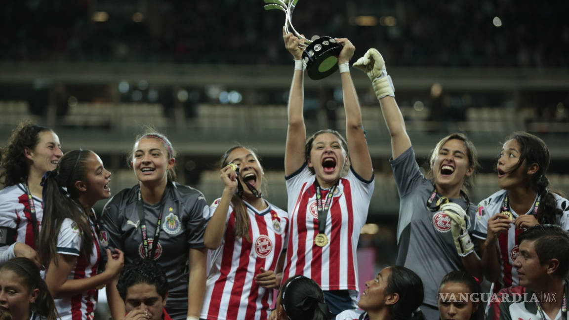 Chivas, las primeras campeonas del futbol femenil