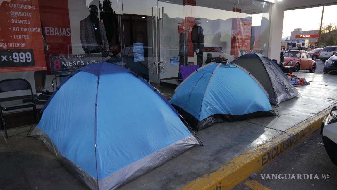 $!Trasnochan fanáticos de San Benito, algunos tienen éxito... otros no