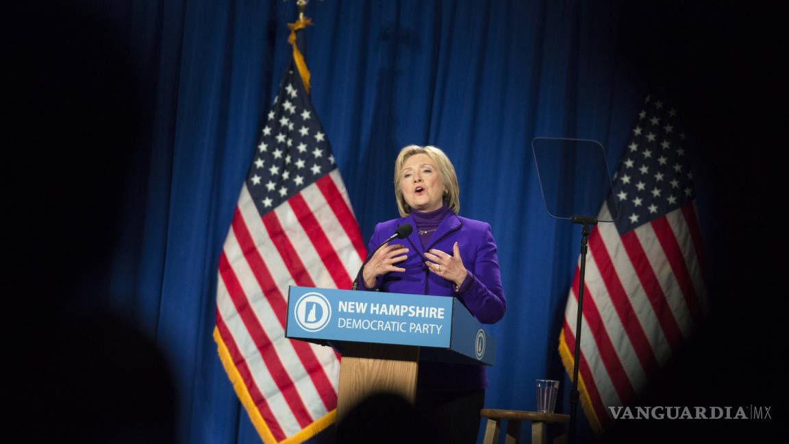 Hillary Clinton hace campaña con mensajes en español