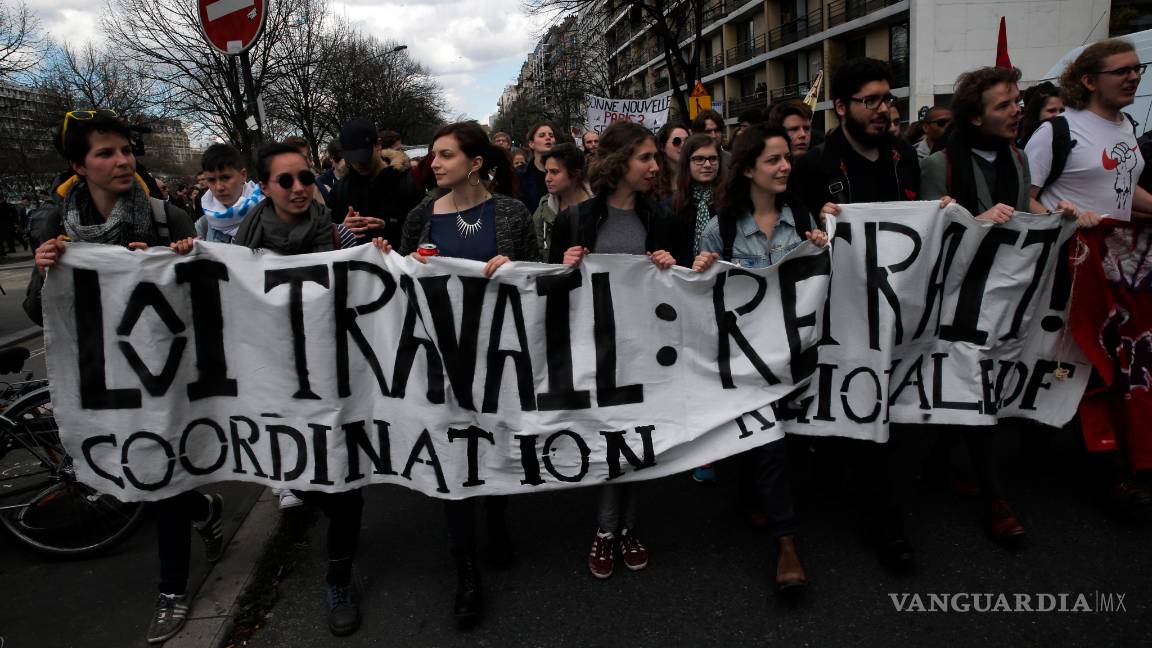 $!Miles de estudiantes protestan contra reforma laboral en Francia