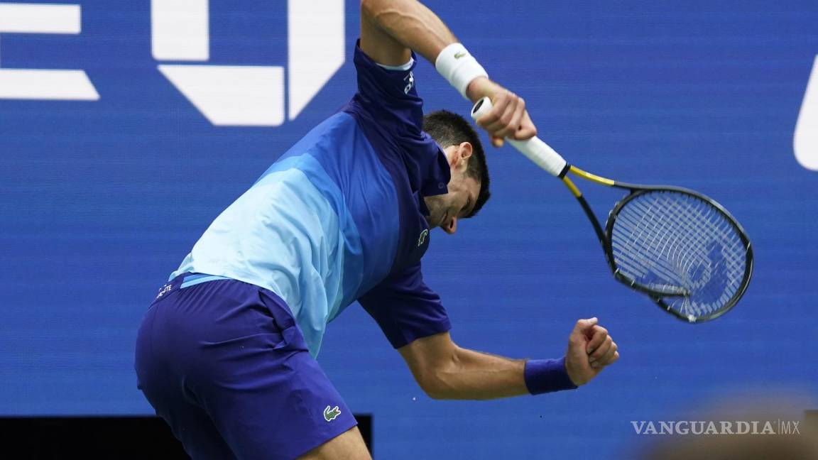 $!Novak Djokovic tuvo otra rabieta durante la Final del US Open al perder un punto ante el ruso Medvedev.