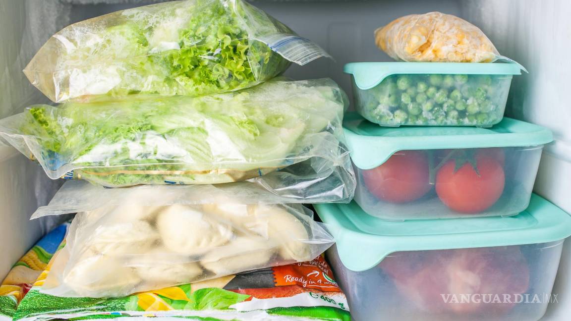 $!Alimentos congelados, almacenados en recipientes plásticos.