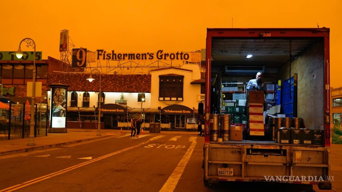 $!Incendios forestales pintan de un color naranja apocalíptico el cielo de San Francisco