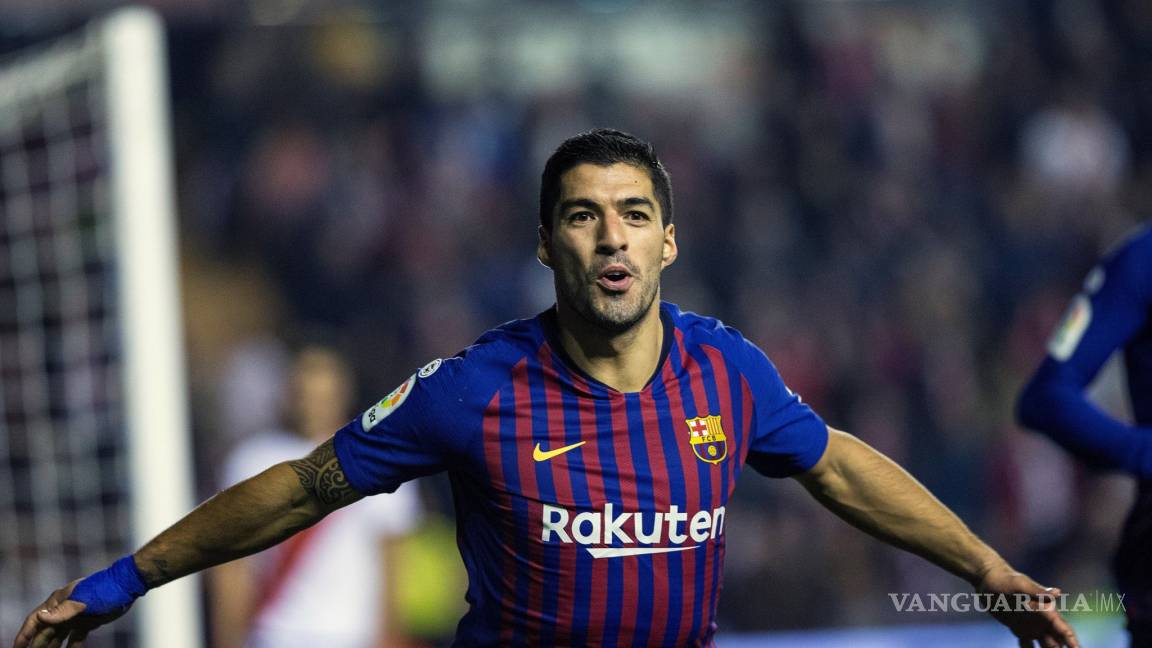 Suárez salva a un Barcelona a punto de hacer el ridículo