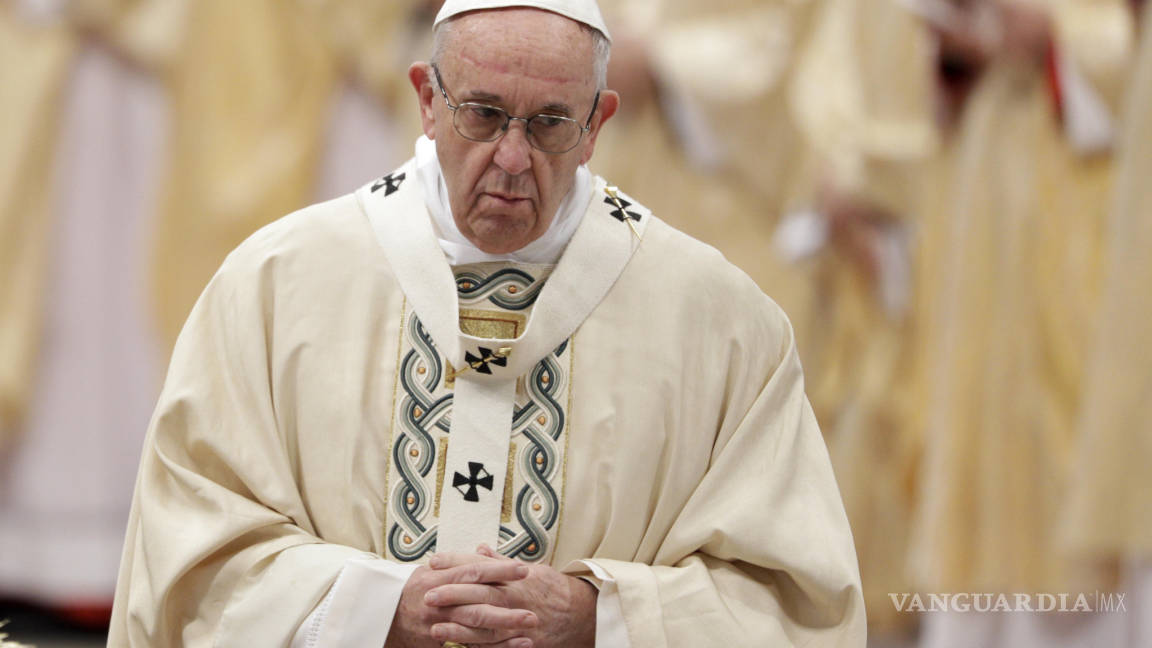 Iglesia &quot;ignoró&quot; durante mucho tiempo los abusos, admite el papa Francisco