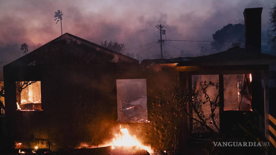 En California, las cámaras de seguridad documentan la devastación por los incendios