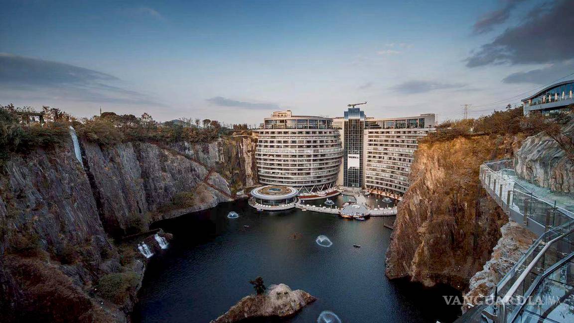$!Shimao Wonderland, un majestuoso hotel que no fue construido hacia arriba, sino hacia abajo