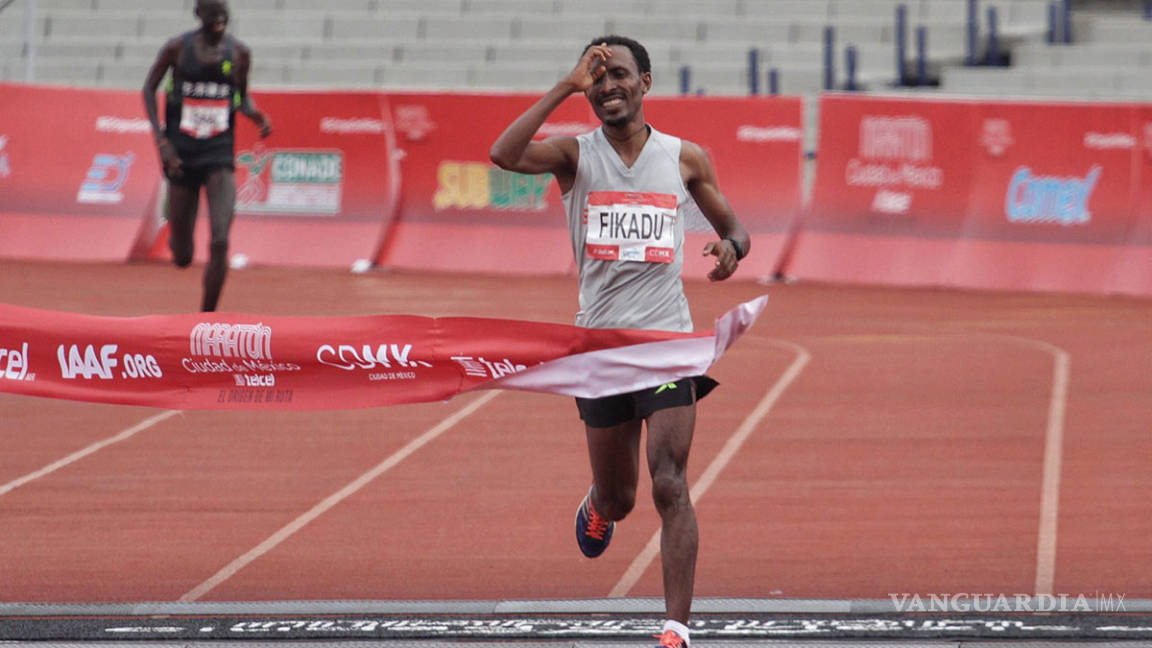 El etíope Fikadu ganó el Maratón CDMX