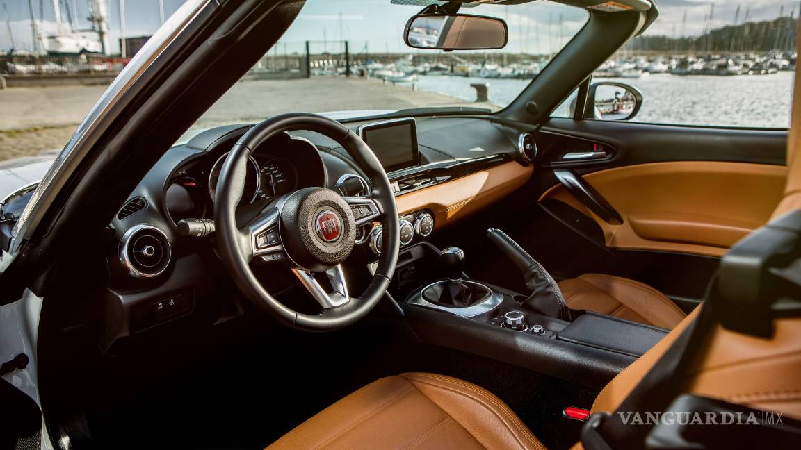 $!Fiat 124 Spider Lusso: la vuelta de un legendario al segmento roadster