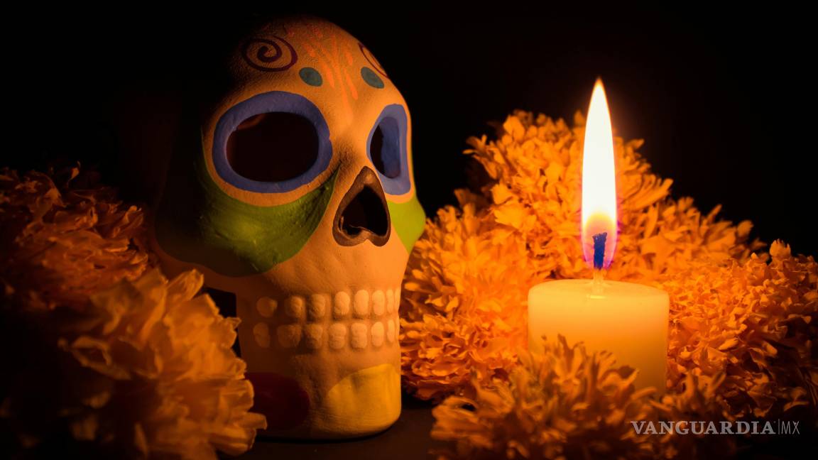 $!Cada año, cuando octubre llega a su fin, los hogares mexicanos comienzan a llenarse de color, velas y flores de cempasúchil.