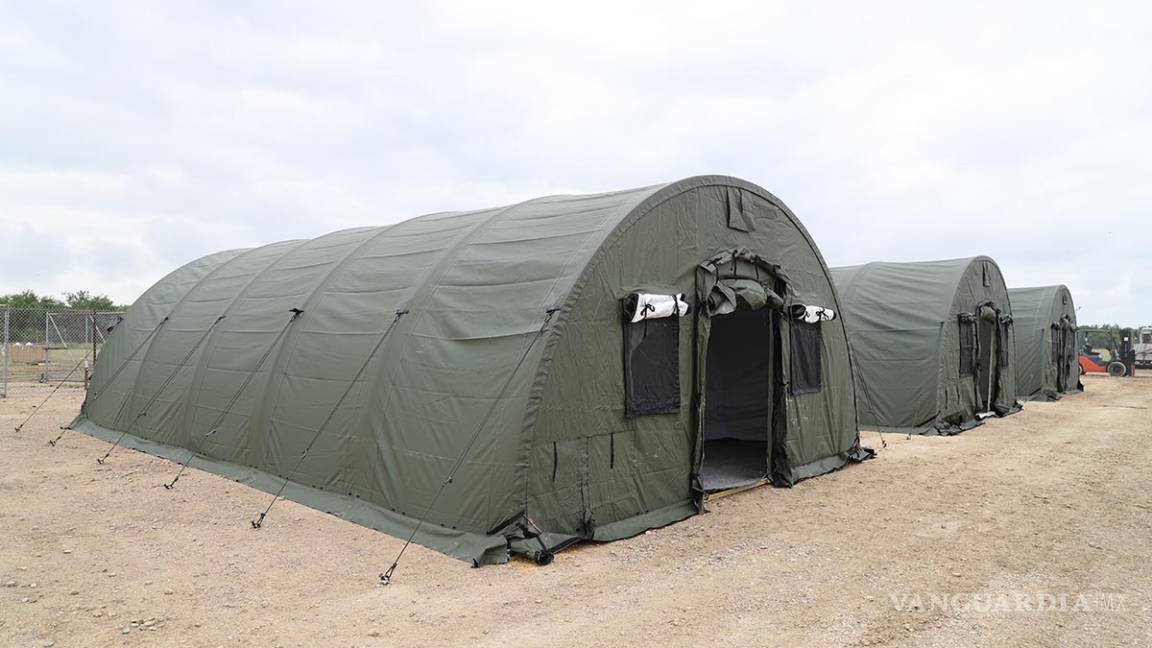 Construyen refugios temporales en Eagle Pass para los miles de indocumentados detenidos