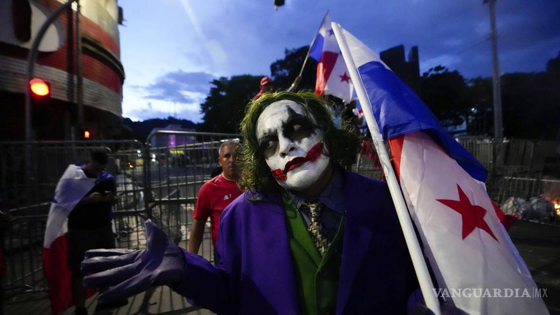 $!Un manifestante vestido como el Guasón protesta una contra el contrato entre el gobierno panameño y la empresa minera candiense First Quantum.