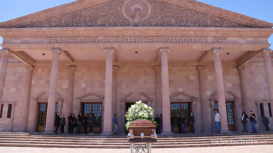 $!Desde el Teatro Fernando Soler despiden al actor René Gil Morales