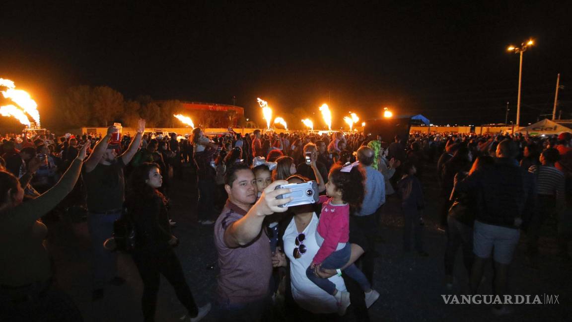 Clima posterga el Globo Fest en Saltillo; asisten miles de ciudadanos