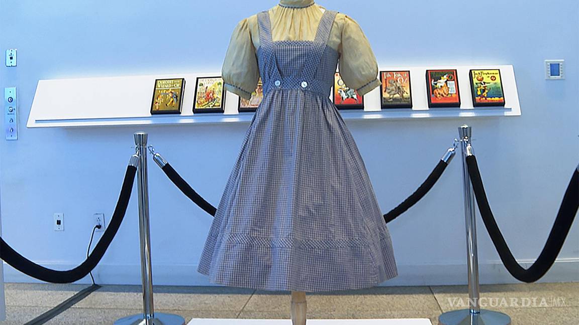 Tras estar perdido por décadas, subastan vestido de Dorothy en “Oz”