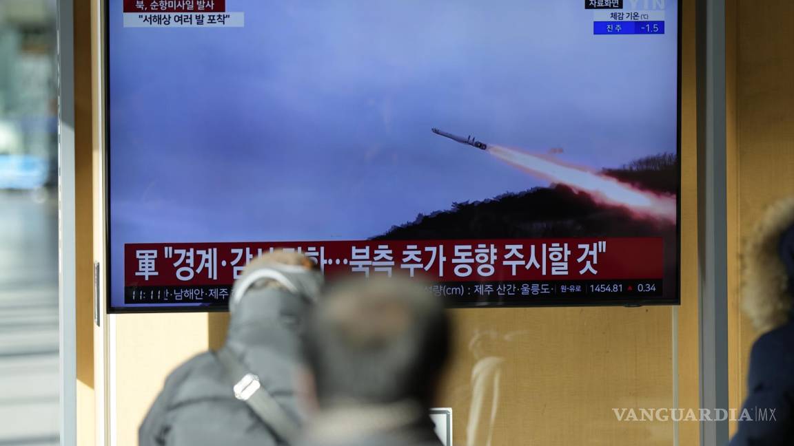 Lanza Norcorea misiles al mar y habría derribado monumento de reconciliación con Corea del Sur