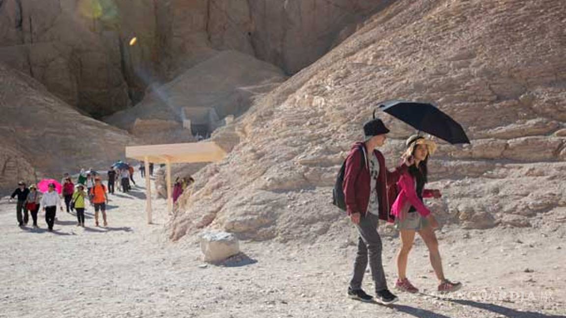 $!Exploran tumba de Tutankamón en busca de Nefertiti