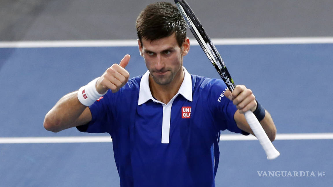 Djokovic con altibajos para avanzar a la final de París