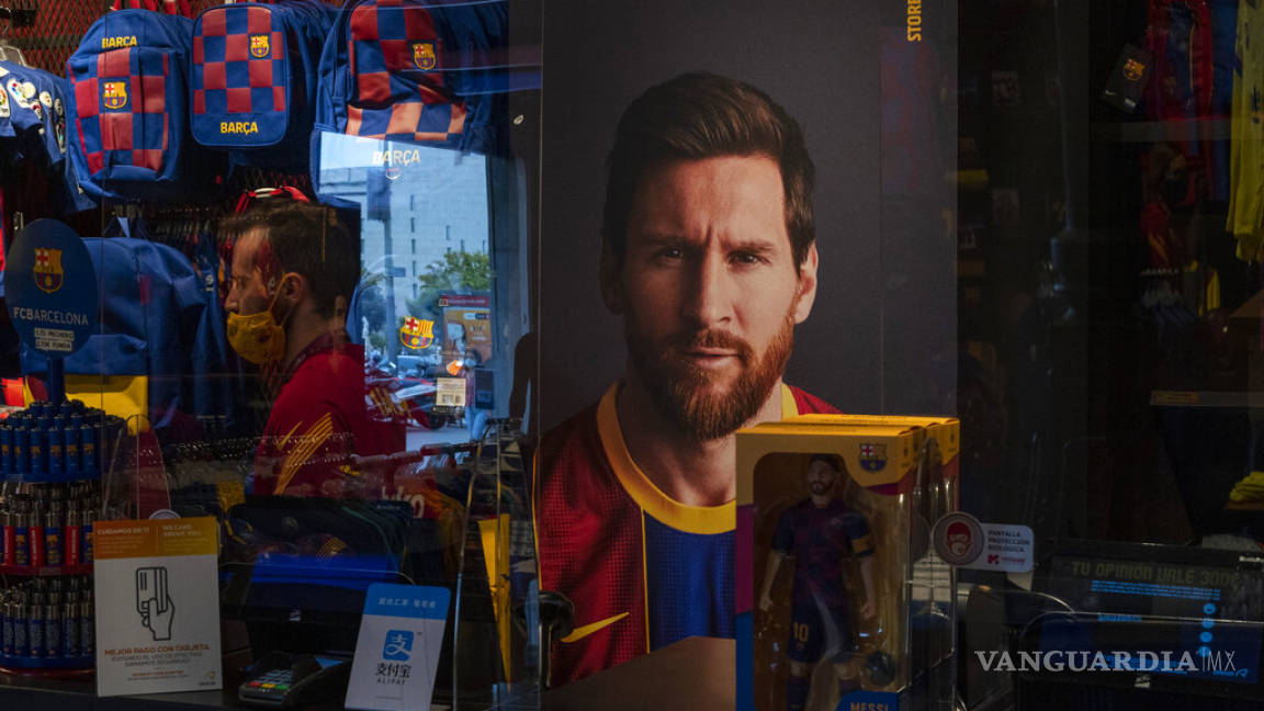 A pesar de tener un pie fuera del equipo; Messi es protagonista en la publicidad del Barcelona