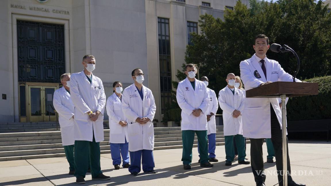 $!Salud de Trump en duda: médico dice que está bien y fuente cercana que las siguentes horas serán críticas