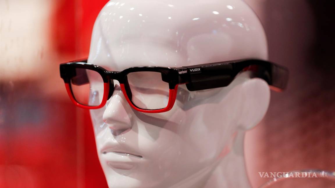 $!Las gafas inteligentes Vuzix Shield AR están en exhibición en el Centro de Convenciones de Las Vegas. EFE/EPA/Caroline Brehman