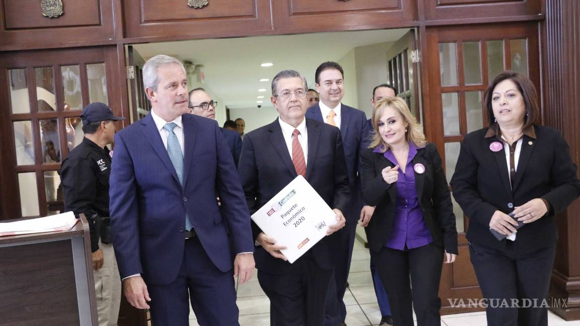 $!Blas Flores presenta paquete económico 2020 al Congreso de Coahuila