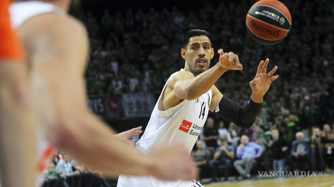 Ayón recibe el MVP tras dar un partidazo con el Real Madrid